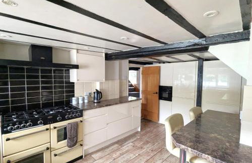 Beautiful Thatched Cottage with Outdoor Pool, Secure Garden, Dog & Family Friendly! Chichester Holiday Properties - Foto 16