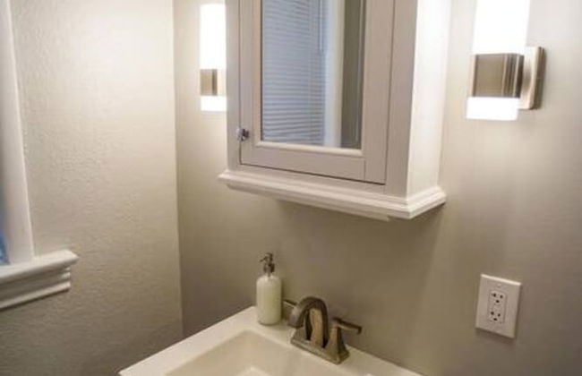 Cozy Family Home - Walk to MO Botanical Gardens - Photo 36