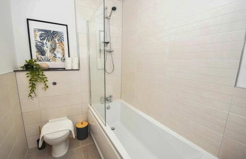 Modern 2 Bedroom Apartment in Central Wigan - Foto 38