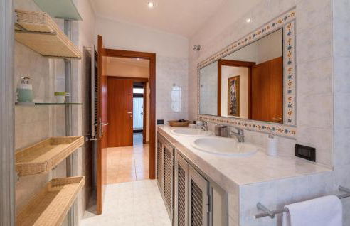 4 Bedroom Lovely Apartment In Nerola - Foto 39