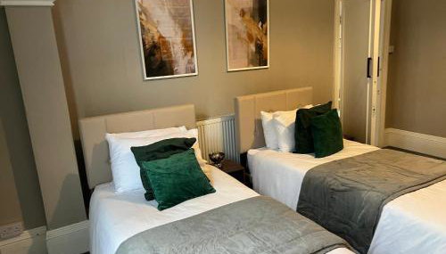 Large 7-Bed House Sleeps 14 FREE Parking ,Contractors & Groups Welcome - Foto 2