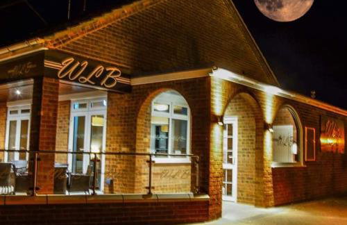 2 Storey 3 Bedroom Chalet -Outdoor Swimming Pool - sleeps up to 6 - 5 min walk to the Beach, near Broads and Great Yarmouth - Foto 23