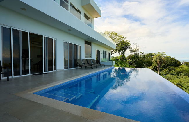 Luxury Hillside Estate at Nativa Resort by RedAwning - Foto 24