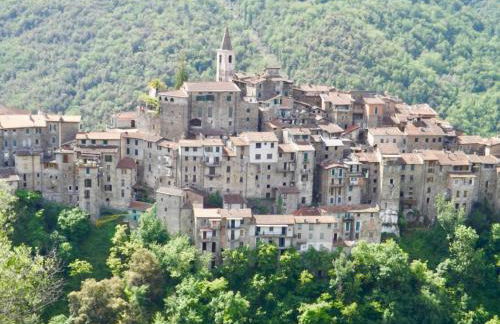 Casa Celestine in Via Orsini Isolabona Liguria Italy Sleeps 5 - Foto 53