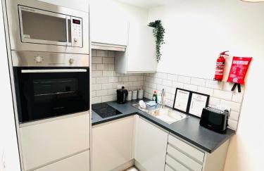 Yastayzzz at Studio 5 Bransford Rd - Foto 8