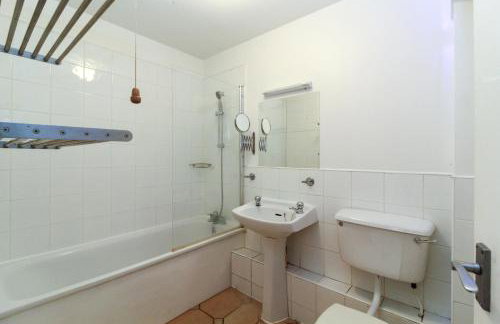 Neat 2 bedroom ground floor flat - Foto 7