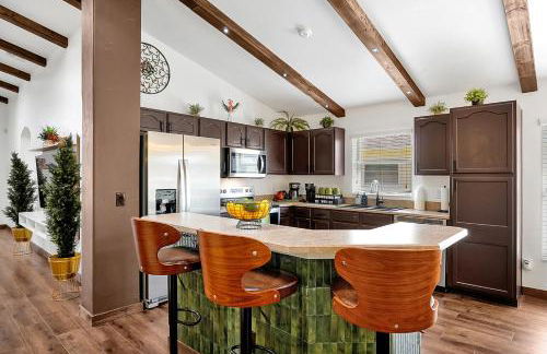 5BR Cottage w Pool & Hot Tub Near Disney - Foto 8