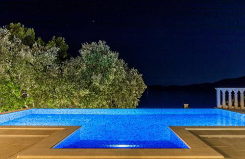 Villa Ragusea With a Private Beach - Photo 22