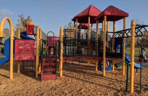 Entire Private Home with 4 Bedrooms 2 Bathrooms, Mountain Edge, New House, Ranch, Gated Yard, Available Now - Foto 65