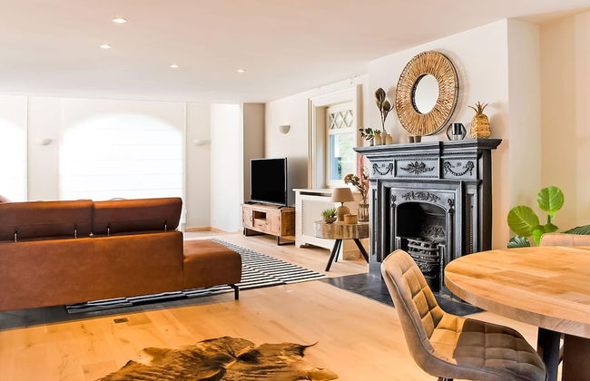 Majestic Villa With Pool and Sauna - Photo 31