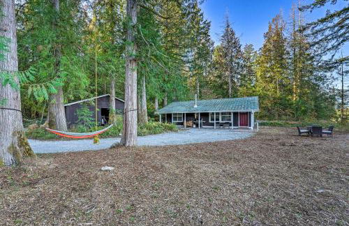 Dreamy Riverside Cabin with Fireplace and Grill - Foto 30