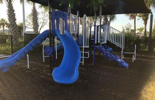 Beautiful furnished 3 BR home, pool, clubhouse access - if interested, please provide your name, contact info - Photo 37