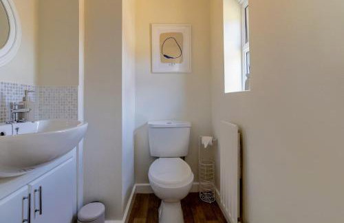 Modern & comfy 4 bedrooms Corby house free parking - Foto 29