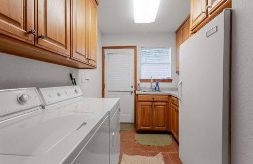 Family Lakefront Home with Large Porch - Foto 20