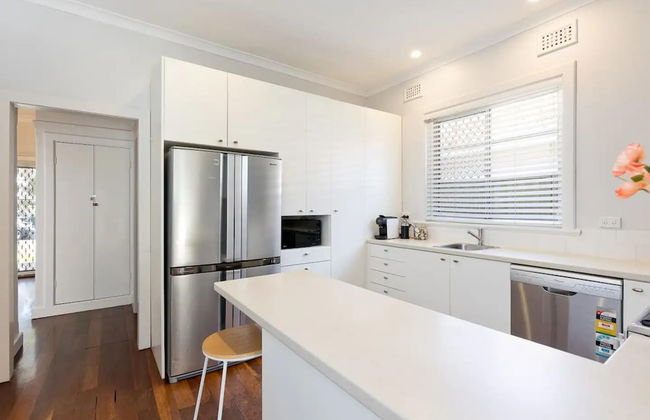 Beautiful 3BR Family Home With Backyard and BBQ - Photo 9