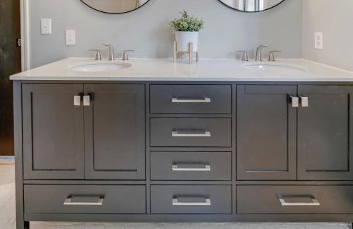 Lakefront Retreat with Views and Decks and Fire Pit - Foto 17