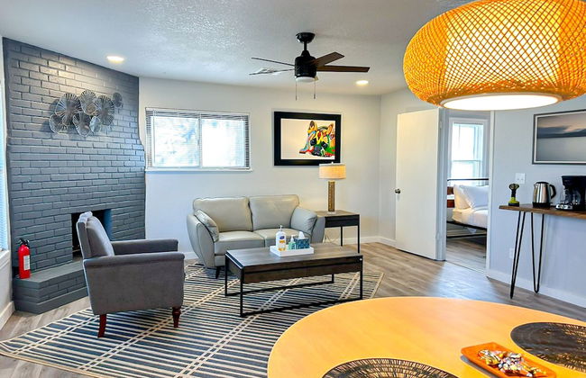 Vintage Gem in Prime Location Cozy 1BR Oasis - Photo 7