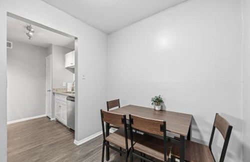 Bright two-bed wupgraded fixtures - Foto 11