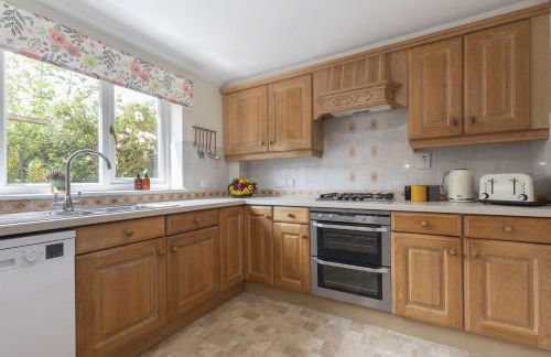 Peaceful 3-Bed Cottage in Eastington, near Stonehouse - Photo 7