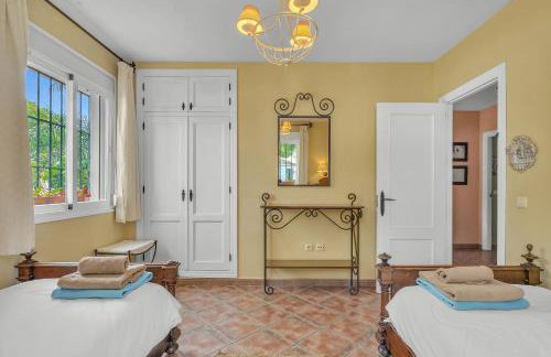 Villa Arin - Beachside Family Home by Finest Rentals - Photo 43
