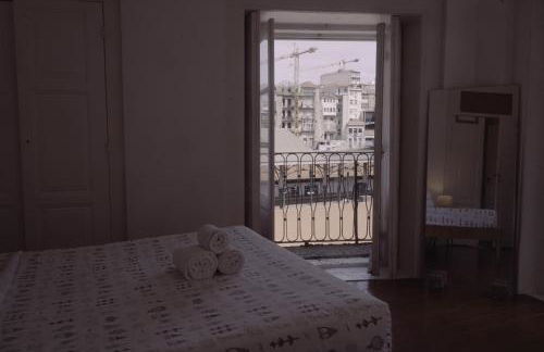 Light & Airy Historic Centre House with Balconies - Photo 16