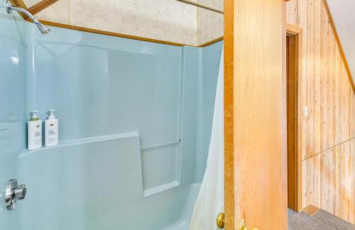 Private Lakefront and Boat Launch! Maine Family Home - Foto 13