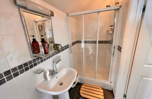 The Mermaids Watch Pendine DOG FRIENDLY with Cymru Holidays - Photo 24