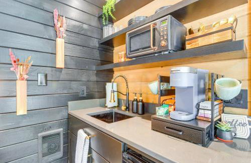 8 Mi to Farragut State Park Wooded Cabin Escape! - Photo 9