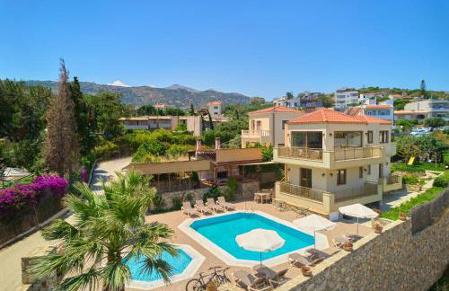 Family seaside Kladissos Villa with private heated pool! - Foto 1