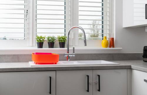 Spacious Milton Keynes Townhouse 2 Designated Parking Spaces Near Centre MK, MK Bowl, Universal Studios & Transport Links Ideal for Families & Contractors - Foto 29