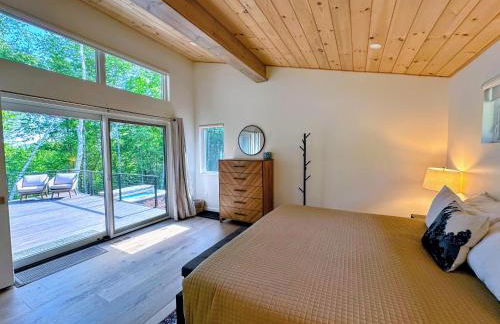 1B Contemporary cabin in magnificent setting, luxury and comfort, hot tub, AC! - Foto 50