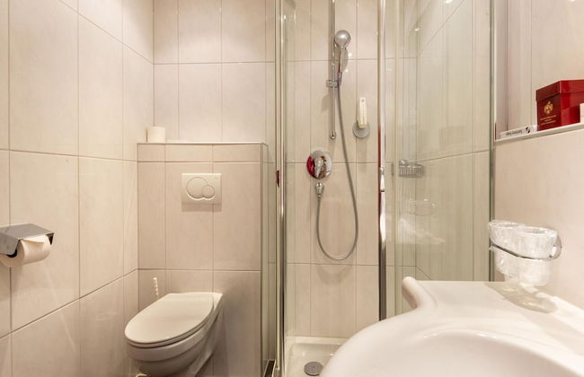 Apartment in Langenfeld With Recreation Room - Photo 9