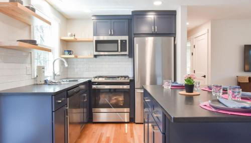 Fully Updated Home w Great Outdoor Space - Foto 2