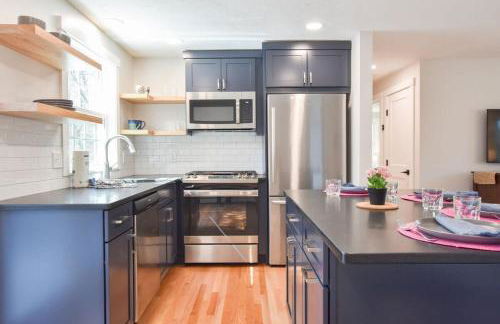 Fully Updated Home w Great Outdoor Space - Foto 2