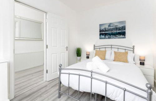 Flatzy - Modern 3 Bedroom Home in City Centre - Foto 18