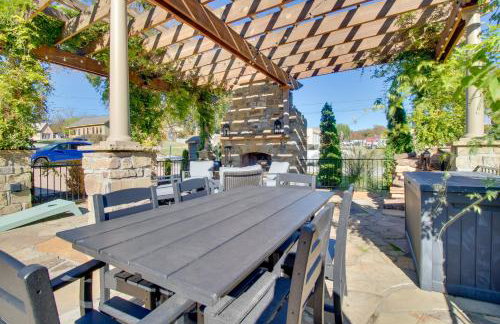 Walk to White River Cozy Escape with Screened Porch - Foto 24