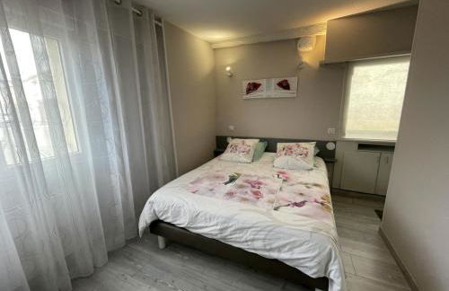 Maison plain-pied 3 ch avec sdb privatives, cour et jardin, proche Blois et châteaux de la Loire - FR-1-491-424 - Foto 2