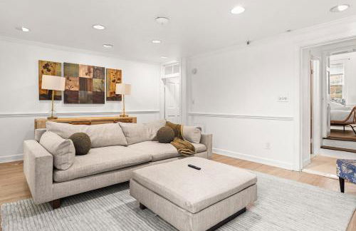 Historic 1790s Old Town Gem 5BR with Parking - Prince Street - Foto 48