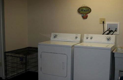 Charming Cabin Rental with a Hot Tub and Fireplace in the Smoky Mountains - Foto 13