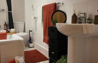 The Mews - Worcester City - House - Gated - Self Check In - Free WIFI - 2 Doubles - TVs in bedrooms - Sleeps 6 - Free Nearby Parking - Foto 13