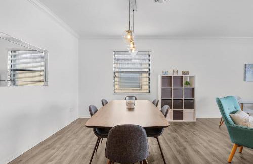 Enchanting 3 Bedroom Home Waterfront Pool and Spa - Foto 4