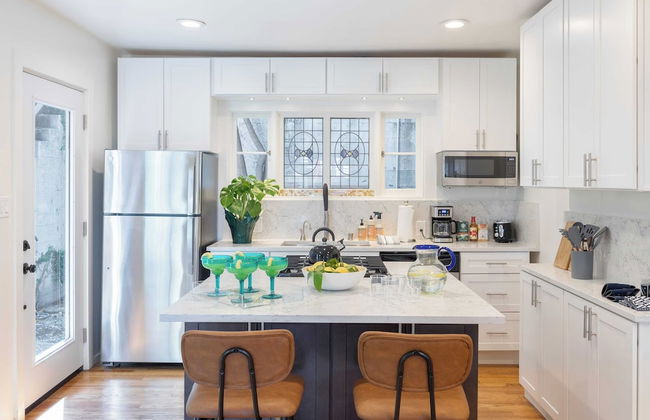 A-lister by Avantstay Hollywood Hills Luxe Group Escape w/ Pool - Photo 11