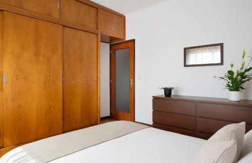 KING SIZE Bed with Air Conditioning near the BEACH & FREE Street Parking - Foto 24