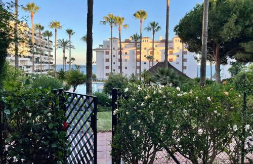 MI CAPRICHO, Beachfront, Grownfloor, Private Garden & Terrace - Photo 9