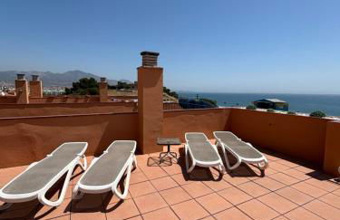 Ático con Vistas al Mar y con Piscina frente a Castillo Sohail - Photo 18