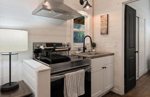 Hidden Gem Cabin in Hungry Horse, Firepit, Close to Glacier - Photo 6