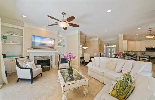 Tropical Dreams by the Sea - Vacation Home with Private Pool & Close Proximity to Beach - Foto 12