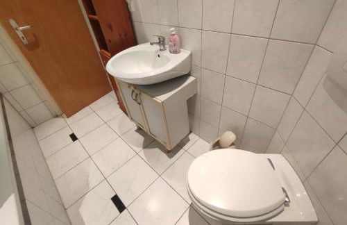 3 Floor XXL House, 7 Rooms, 2 Kitchen, 15 Minutes to Frankfurt, Washing Machine - Foto 14