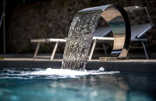 Maji Como Lake - Lake Como Historic Villa Apartments with Pool & Parking, 100m from Ferry & train - Foto 9