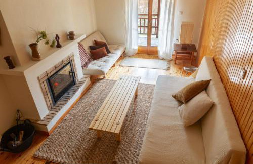 VYTINA LOFTS - Cozy 2-Level Loft Apartments with Fireplace & Mountain Views - Photo 29